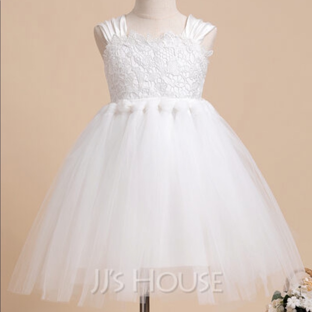 White Ballgown/Princess knee length dress